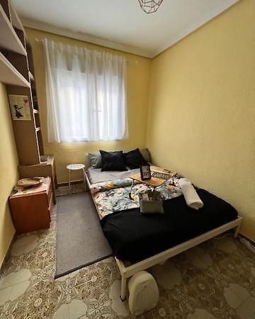 Gemuetliches Zimmer "Gold" Fuer 2 Personen Und Katzenliebhaber Valencia Exterior photo